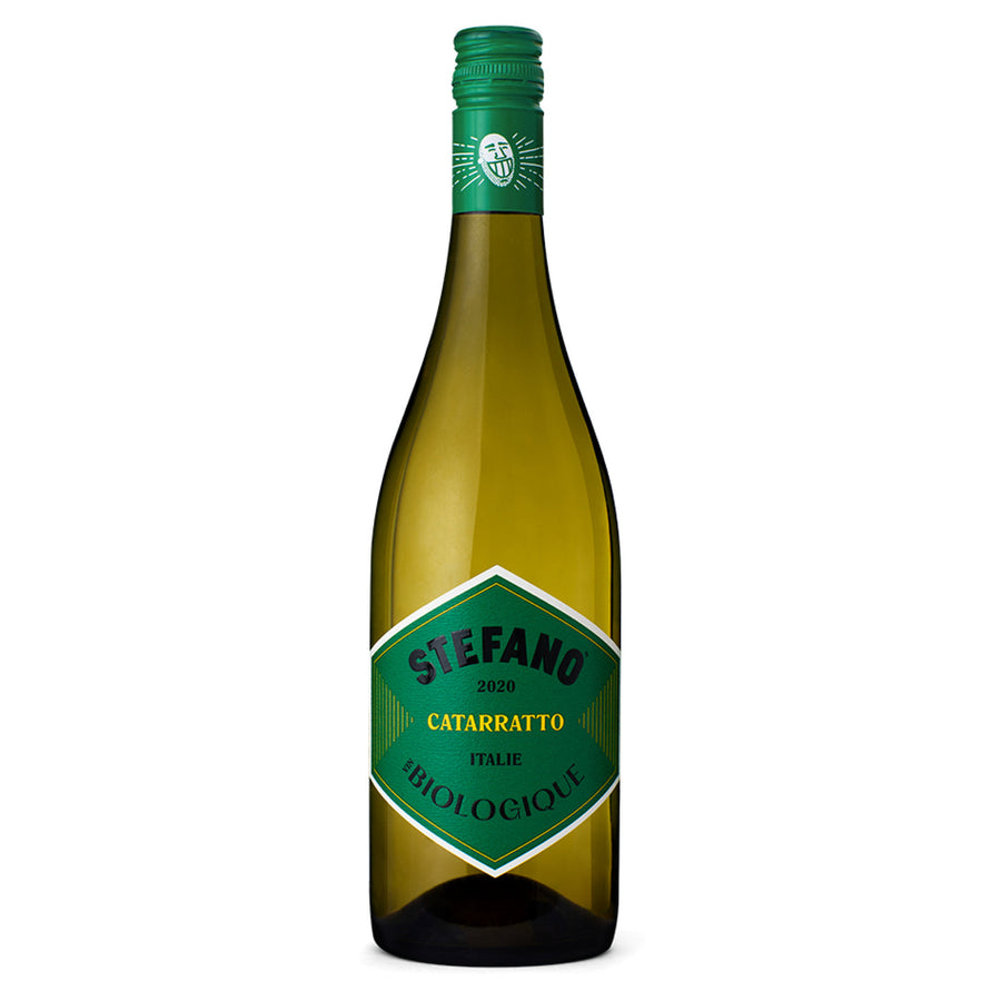 Wine bottle with green label on a white background Wine Stefano Catarratto Italie Biologique (750mL)